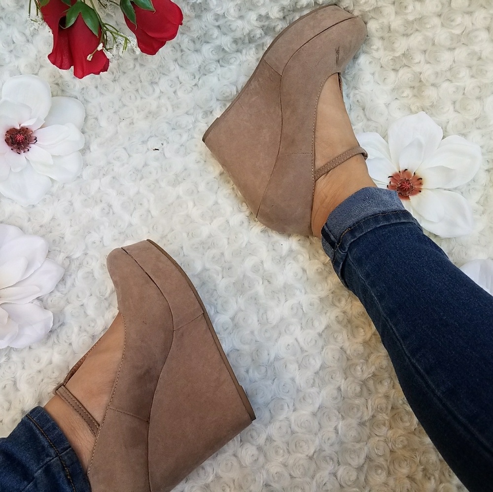 Tan wedges
