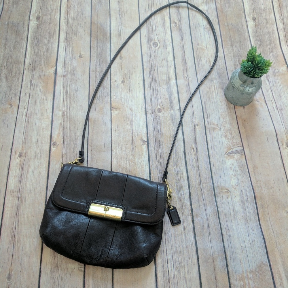 Coach classic leather shoulder bag