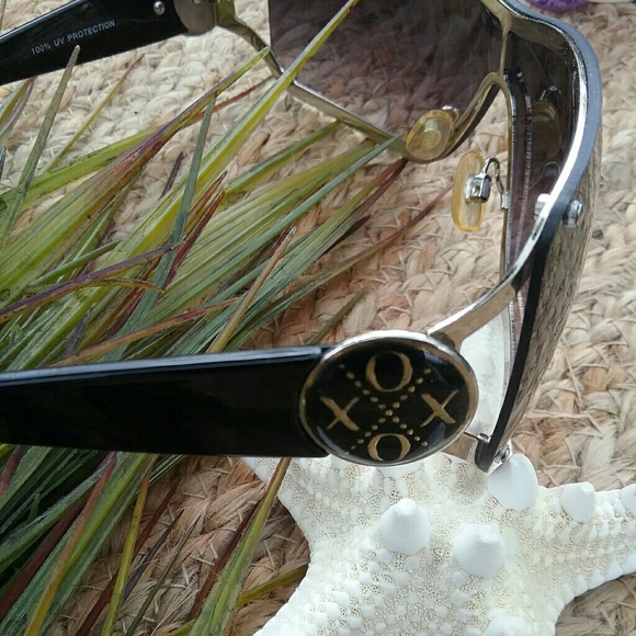 Set of 3 name brand sunglasses - Picture 4 of 4