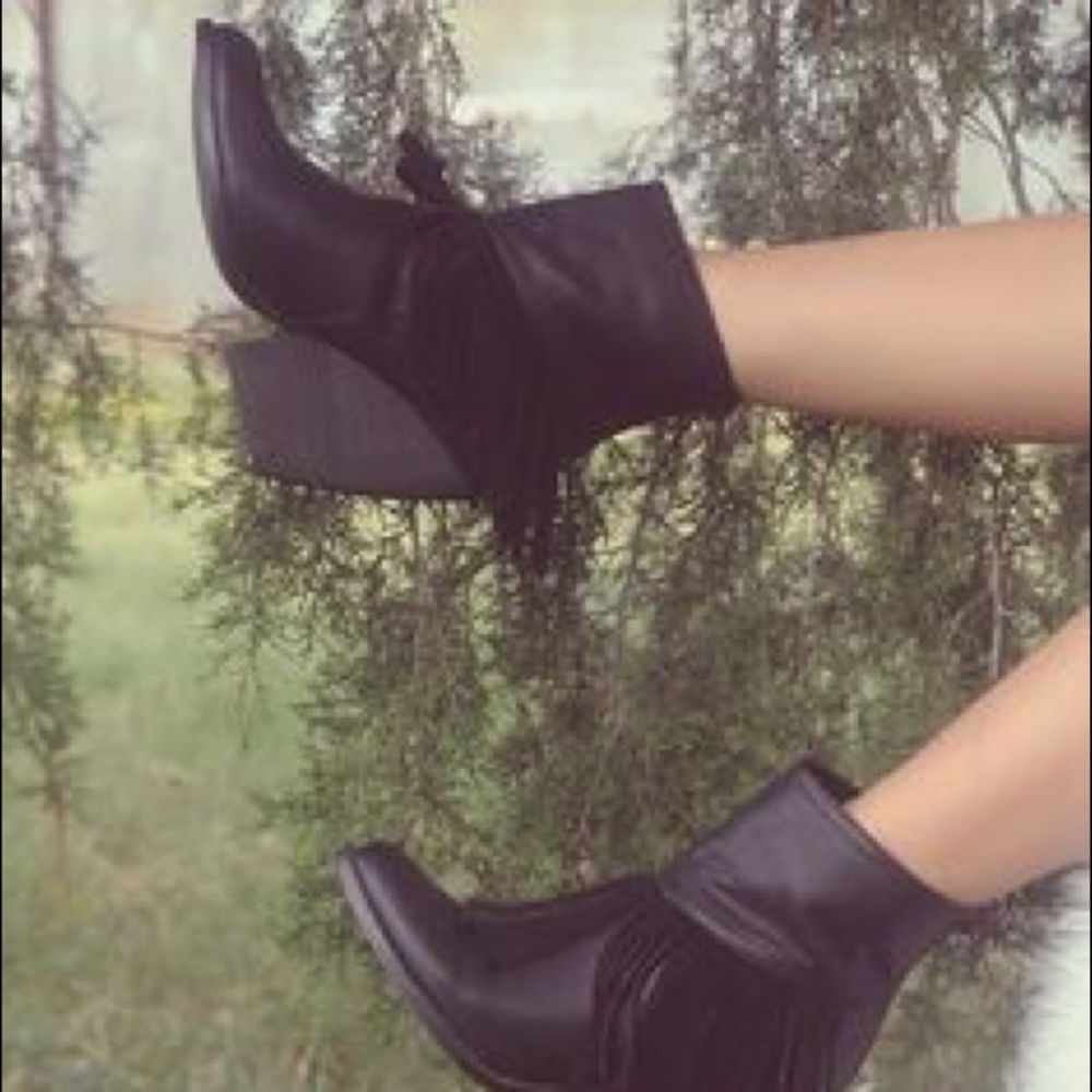 Black Boho Chic Fringe Booties - Picture 4 of 8