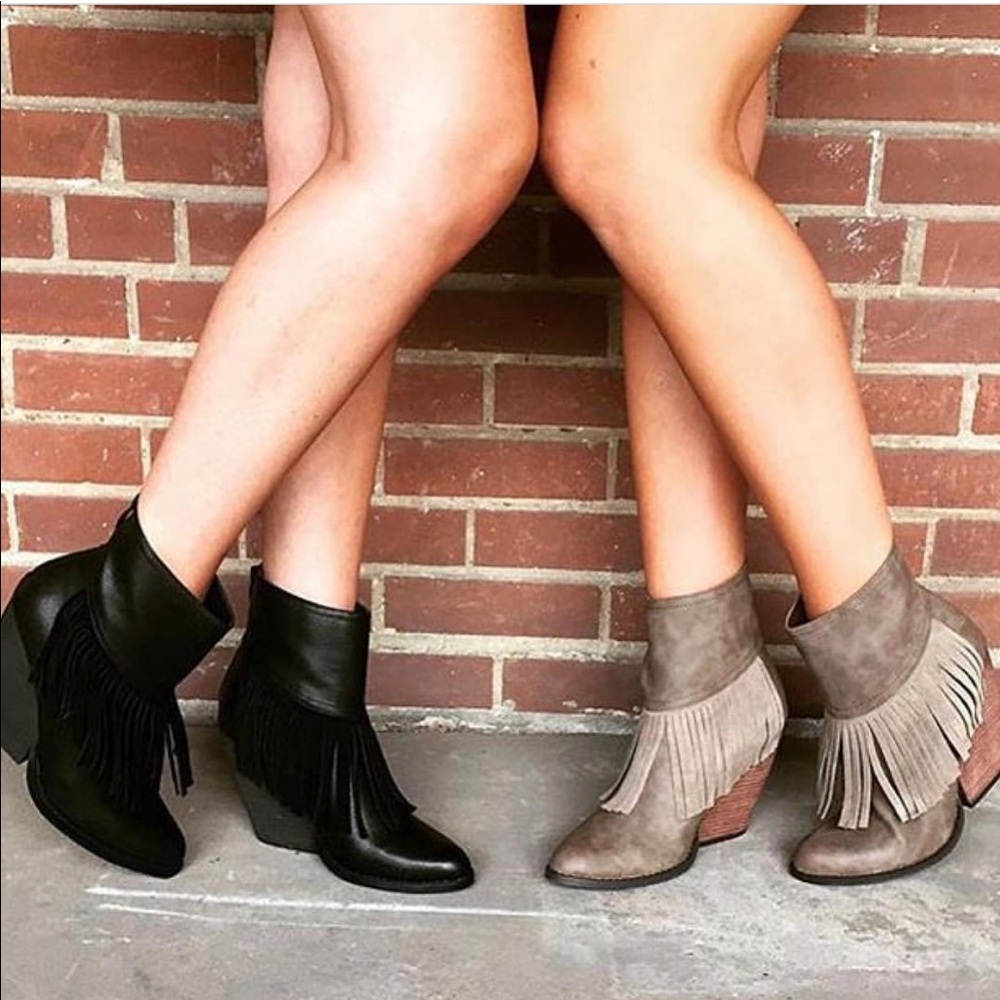 Black Boho Chic Fringe Booties - Picture 3 of 8