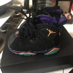 Toddler Retro Jordan's size 5