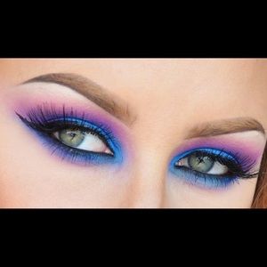 Urban Decay "Electric" Palate-only swatched! 😍🌈