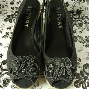 🏖🔽2/$12 Make an Offer REPORT Gray Canvas Wedges