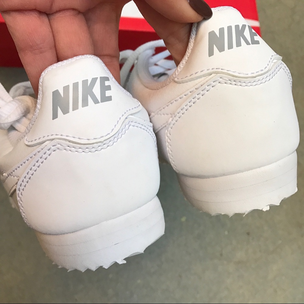 LAST PAIR! NWB 👟 NIKE CORTEZ TRIPLE WHITE LEATHER - Picture 5 of 8