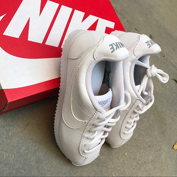 LAST PAIR! NWB 👟 NIKE CORTEZ TRIPLE WHITE LEATHER - Picture 4 of 8