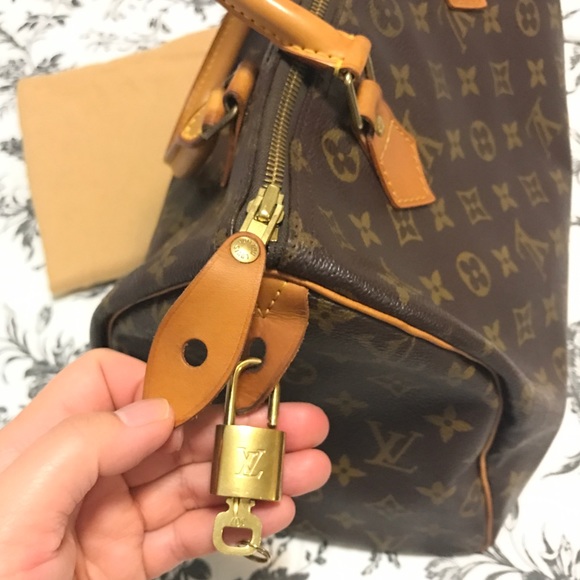 🔴SOLD🔴Authentic Louis Vuitton Monogram Speedy 30 - Picture 4 of 8