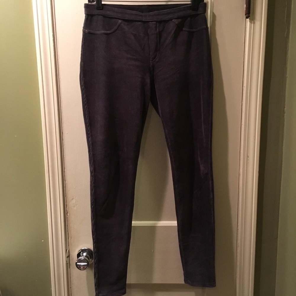 NWOT Hue Steel Grey Corduroy Jeggings