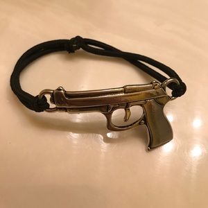 Gun stretch bracelet