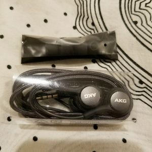 AKG earphones from Samsung