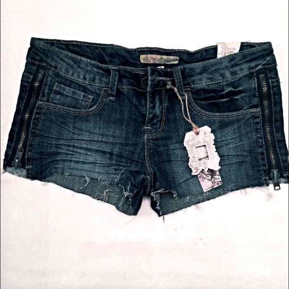 New Side Zip Cutout Shorts