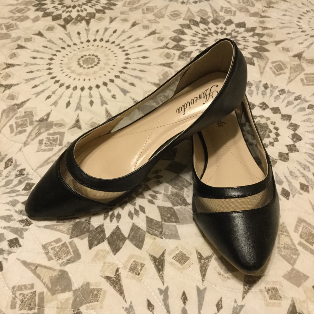 🕶 Brand New, Sexy Mesh Black Pointed Toe Flats 🕶