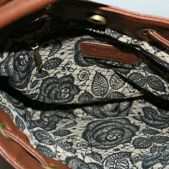 Carlos Libra Cross Body Drawstring Bag. - Picture 4 of 4