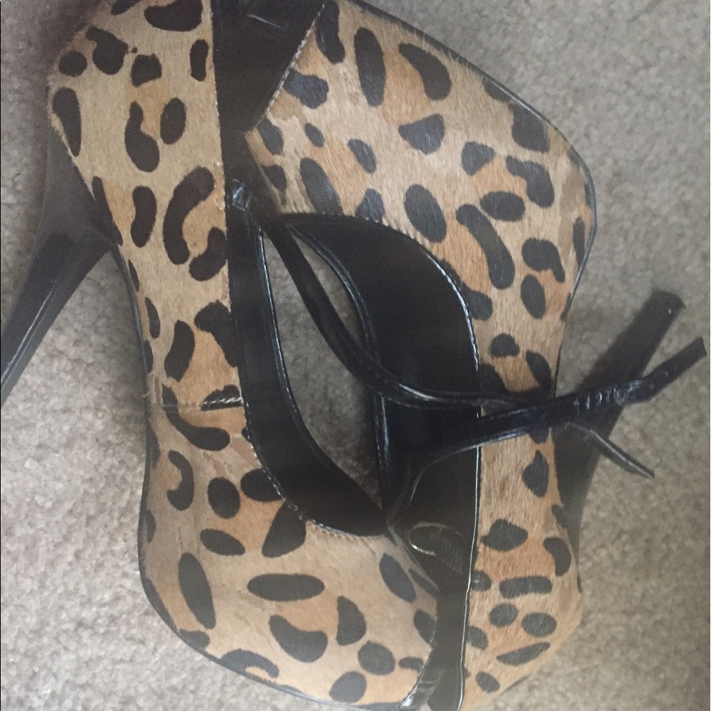 Shoes - Picture 3 of 4