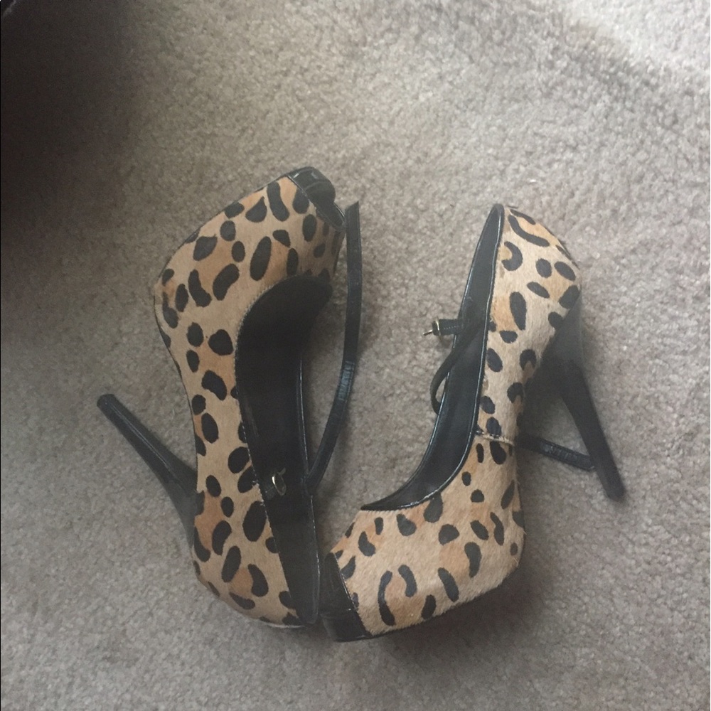 Shoes - Picture 4 of 4