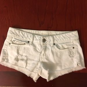 Pristine white stretchy denim shorts