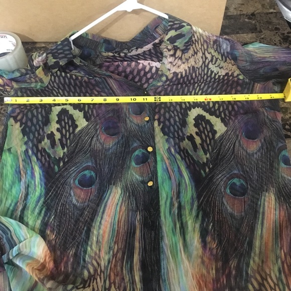 GlAnCe "PeAc0cK" SiLky sHiRt - Picture 4 of 13