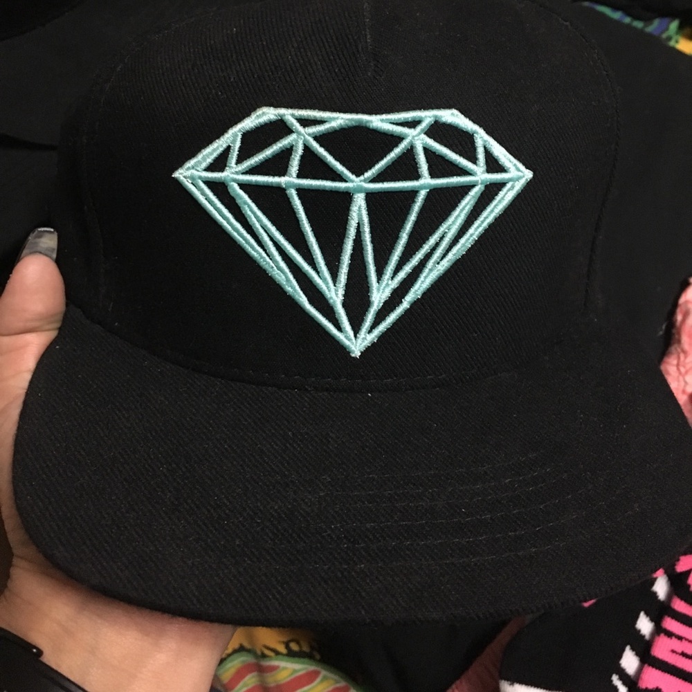 Diamond snap back hat