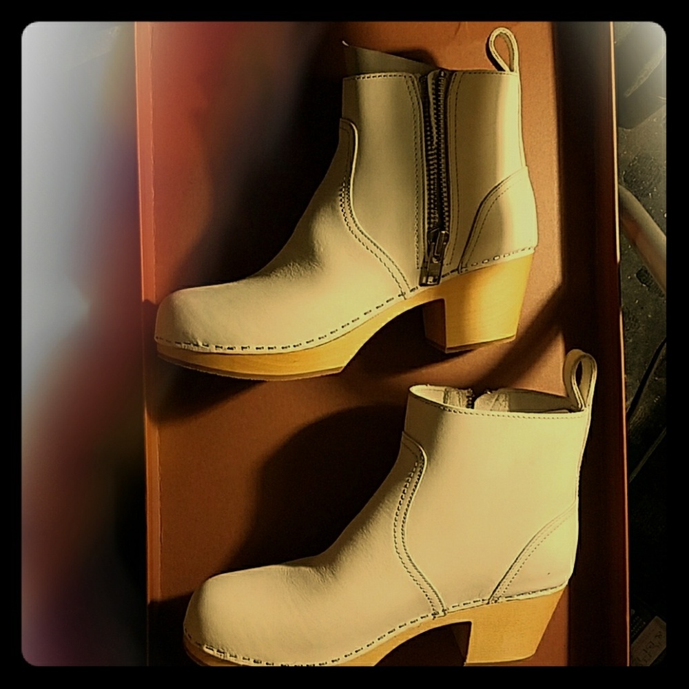 Swedish Hasbeens Zip It Emy ankle boots