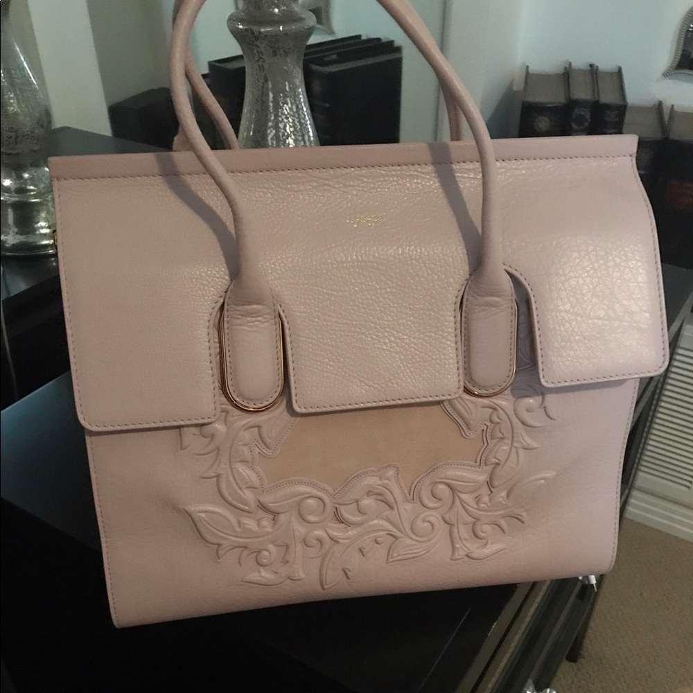 🌺Maybe trade for Chanel🌺