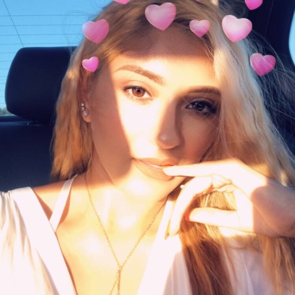 Meet your Posher, Evelyn - Picture 1 of 1