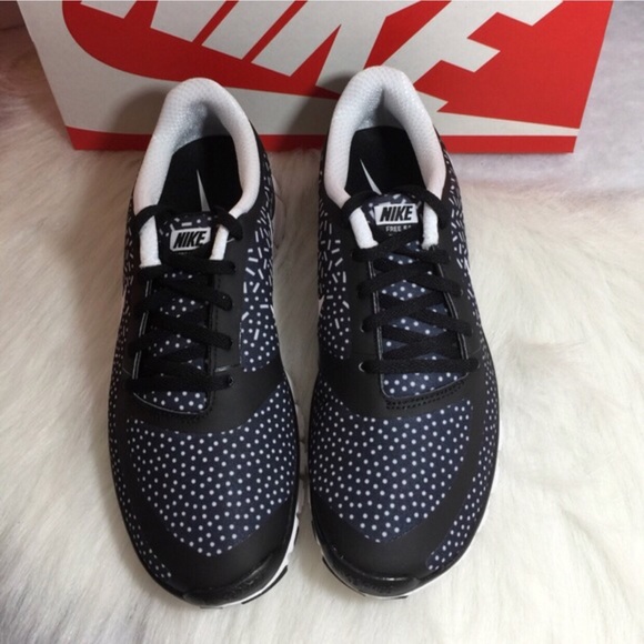Nike Shoes - Nike Free 5.0 V4 Sneakers
