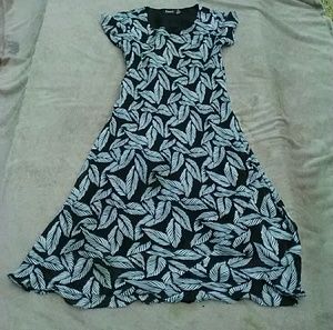 Elegant Black and White Floral Maxi Dress