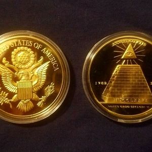 Masonic coin in plastic holder