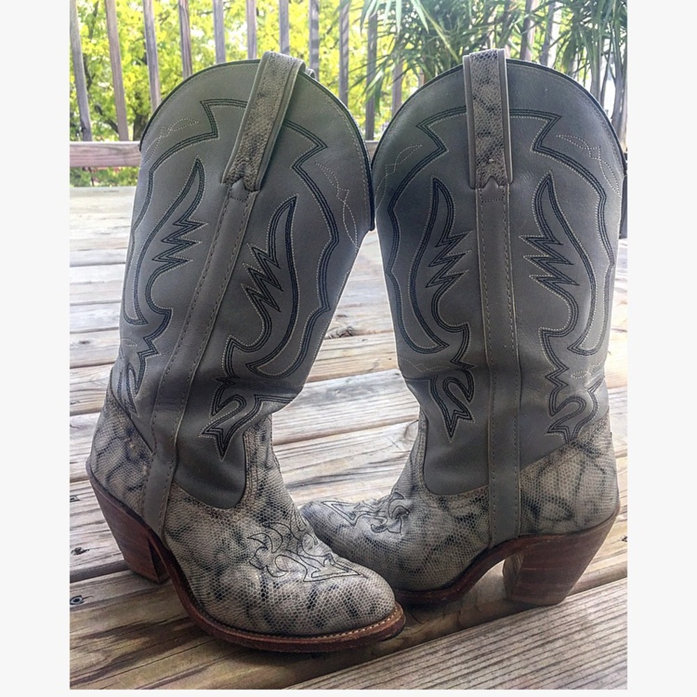 Vintage cowboy boots grey