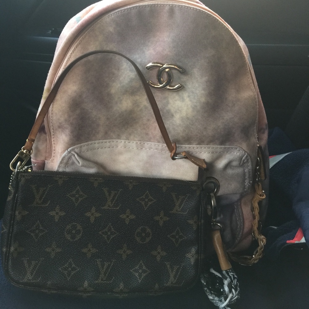 Authentic Louis Vuitton Pochette
