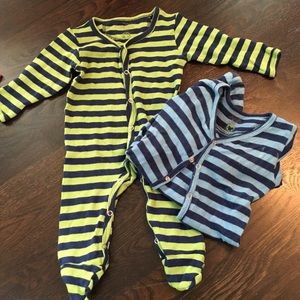 Global Organic 2 boys onesies w/ snaps