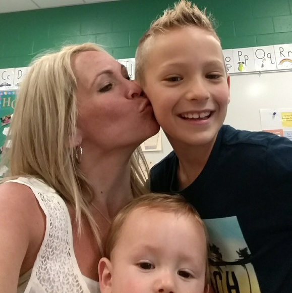 Meet ur posher🌺 - Picture 2 of 8