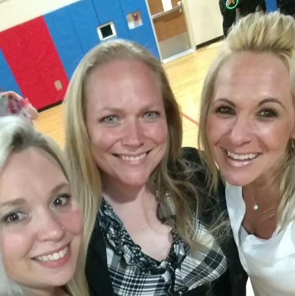 Meet ur posher🌺 - Picture 3 of 8