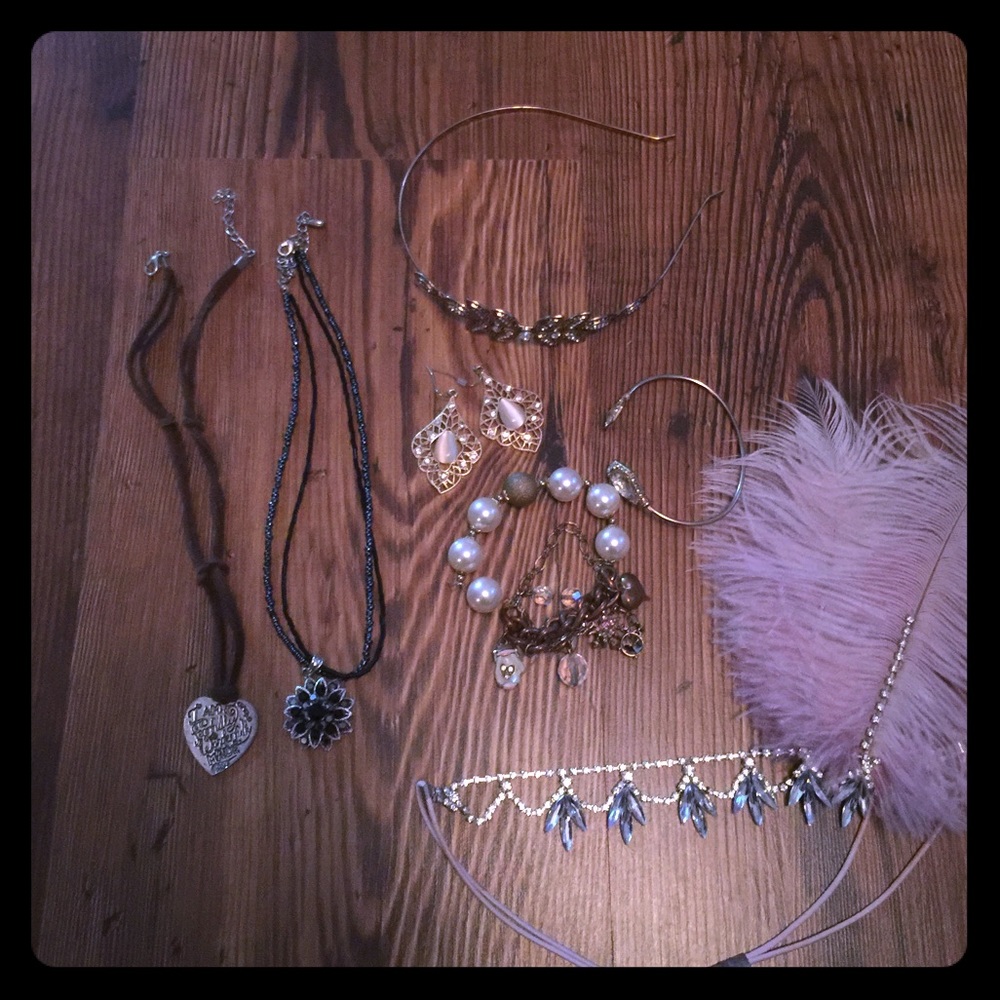 8 piece jewelry bundle