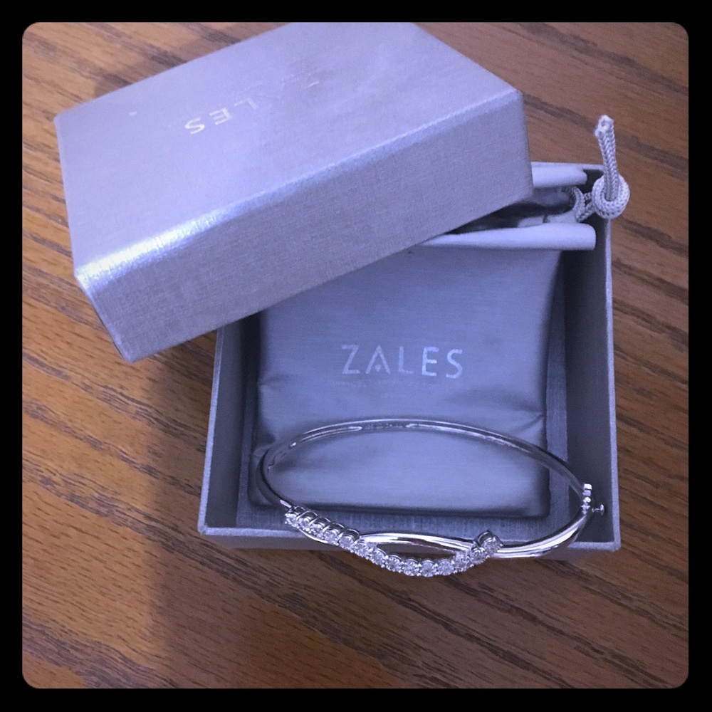 Bangle bracelet