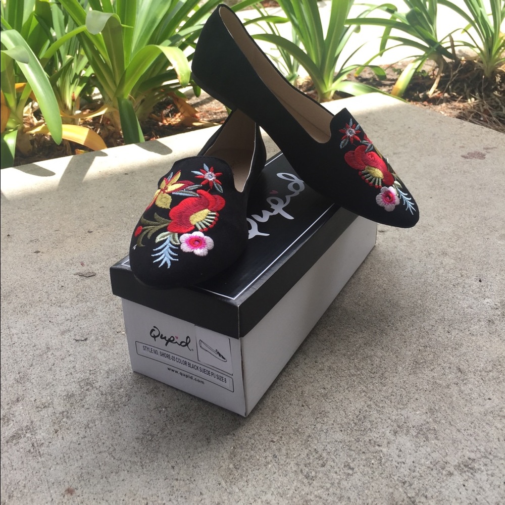 BRAND NEW EMBROIDERED FLATS💚💚💚