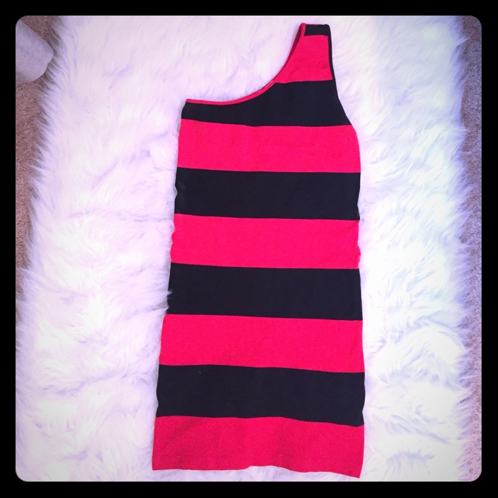 ⬇️SALE 💲💲 Bold stripe one shoulder dress 🔥🔥🔥