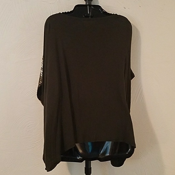 Top - Picture 2 of 3