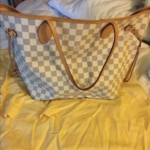 Louis Vuitton Neverfull Damier MM