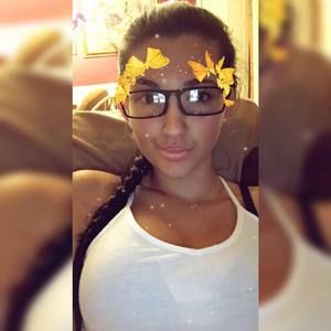 Meet your Posher, Desiree