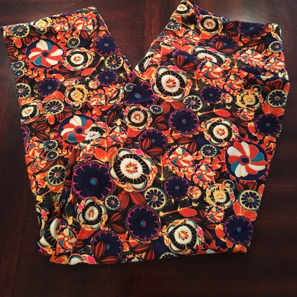 BNWT OS leggings by lularoe