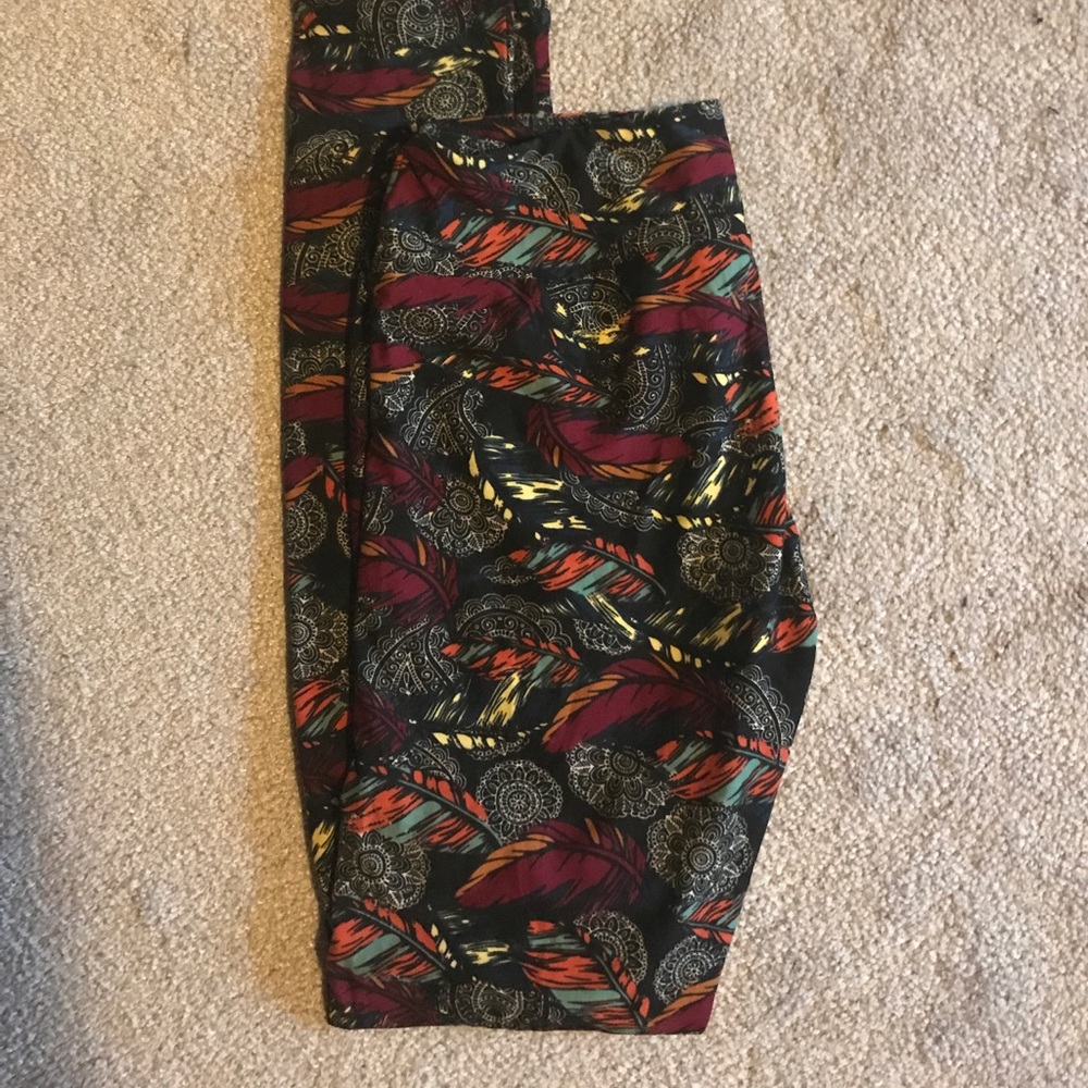 Lularoe leggings OS NWT medallion and feather