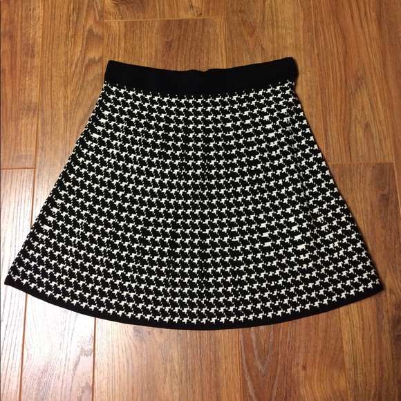 Max Studio houndstooth Knit circle skirt - Picture 2 of 4