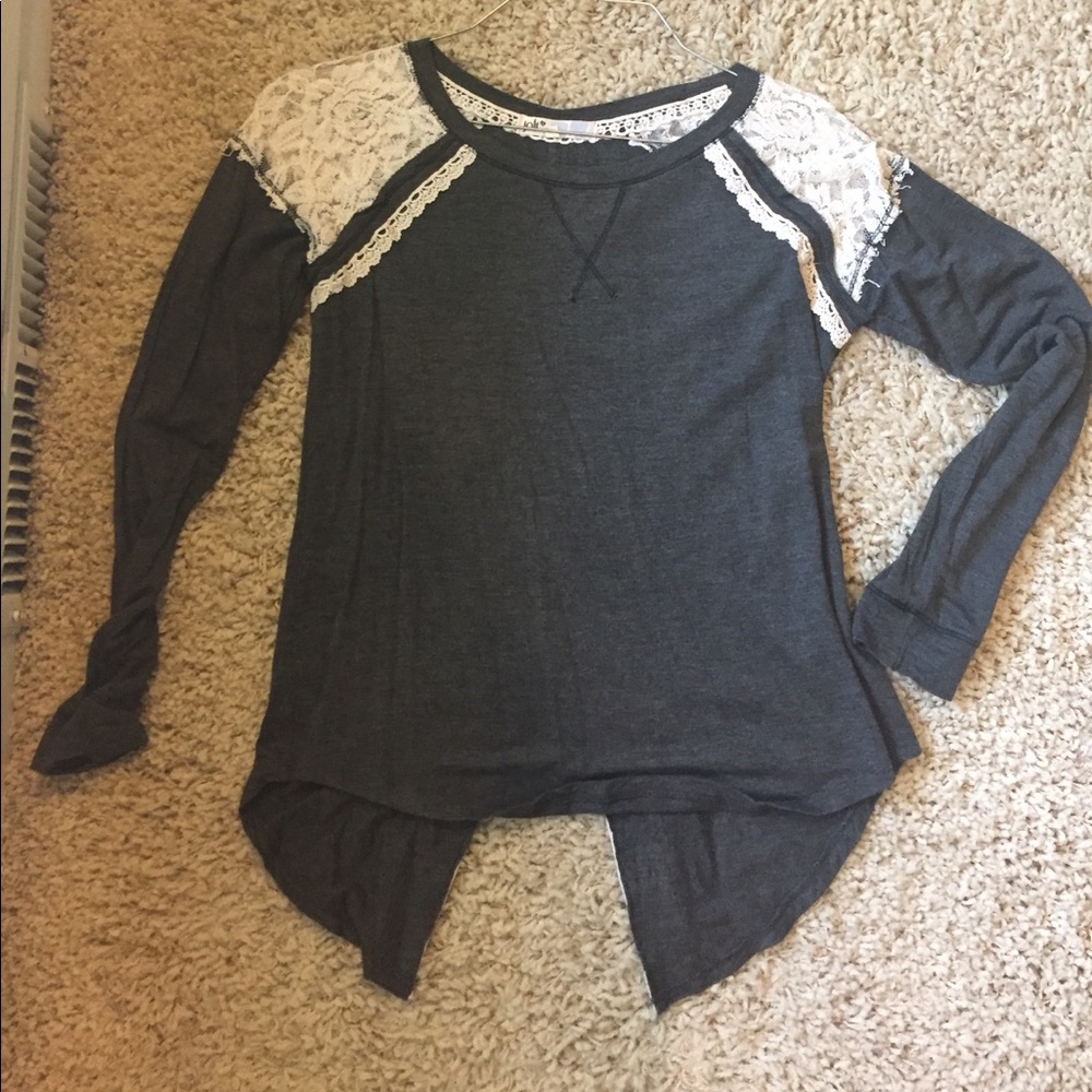 Super cute trendy top!