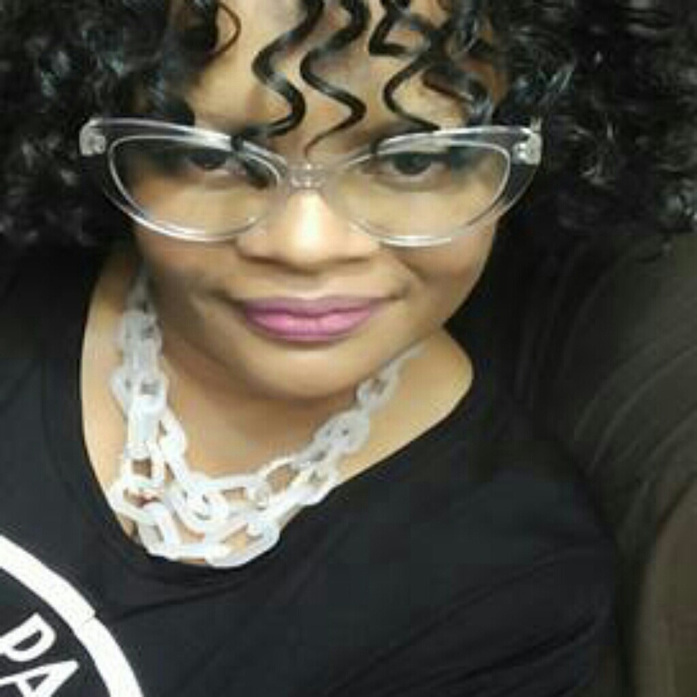 Meet your Posher, Regina