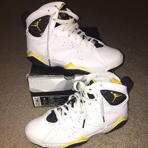 Jordan retro 7 maize women's size 9 preowned