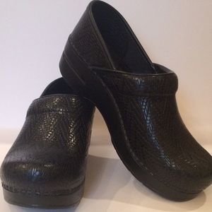 Dansko Woven Leather Professional Clogs NWOT