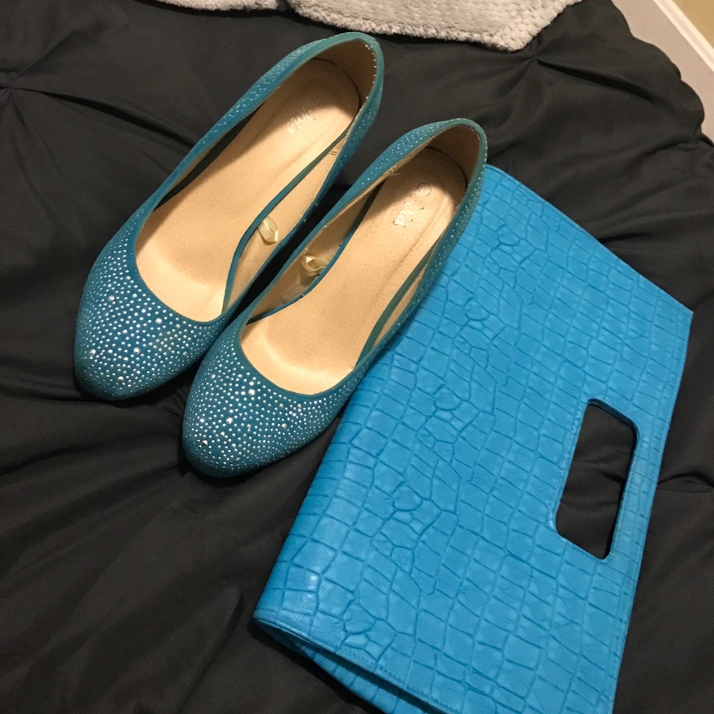 Stiletto heels w/ matching clutch