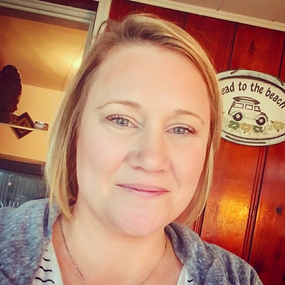 Meet your Posher, Jennifer - Picture 2 of 2