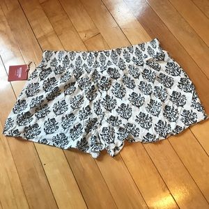 NWT Mossimo patterned short